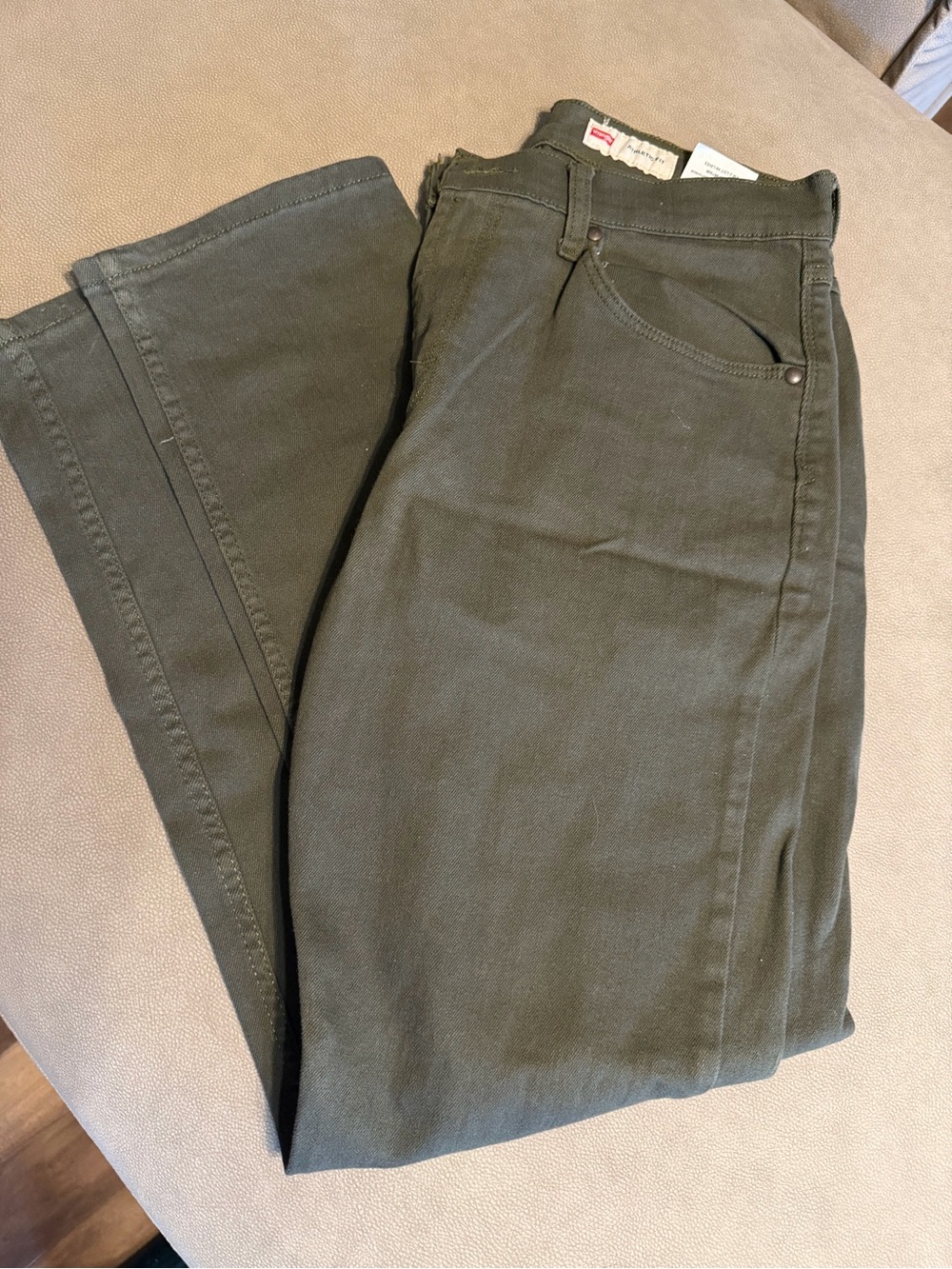 Wrangler Men’s Athletic Fit Olive Straight-Leg Jeans 32x30
